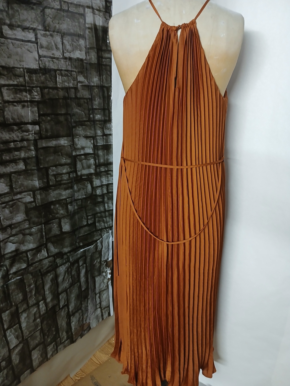 Banana Republic Pleated Maxi Dress in Rust Orange. - Picture 7 of 10